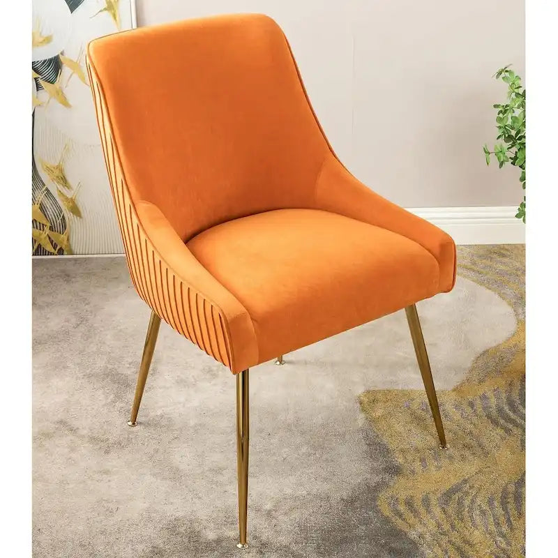 Chaise de luxe en velours avec dossier élégant, pieds en métal doré et revêtement doux Assise confortable
