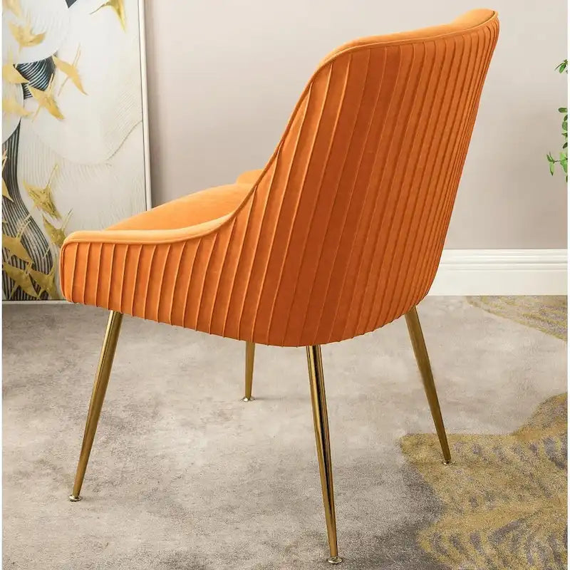 Chaise de luxe en velours avec dossier élégant, pieds en métal doré et revêtement doux Assise confortable