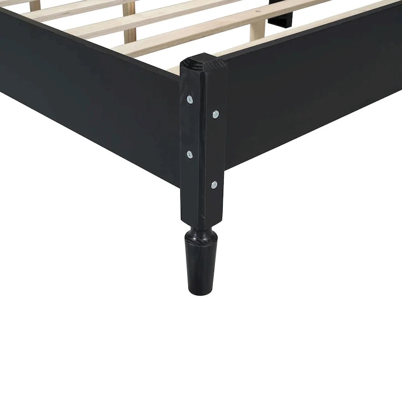 Lit plateforme en bois avec tête de lit en rotin naturel